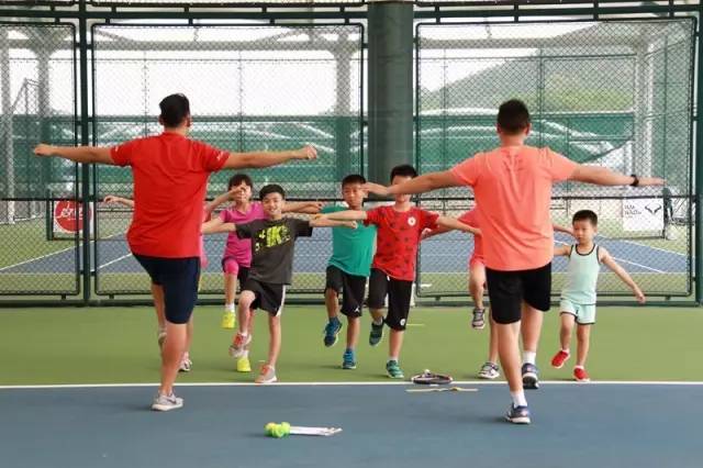 网球教育新篇章:三河市中小学教师培训引发热潮
