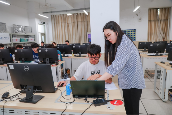 昇腾技术赋能高校开发者：福建江夏学院 AI 训练营开启实战进阶之路(图6)