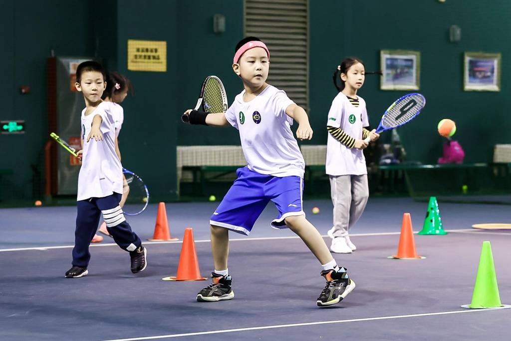 粤西青少年网球新希望:香港赛马会助力大湾区网球培训启动